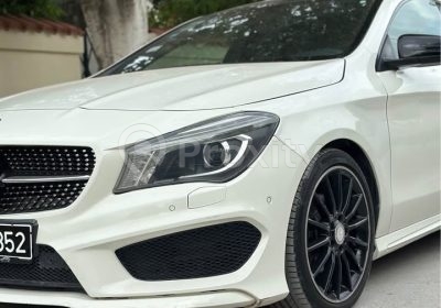 Mercedes CLA 180 BVA 2018 blanche d’occasion vue avant à Tunis