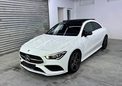 Mercedes CLA 200 AMG Pack Night 2020 blanche vue avant trois quarts