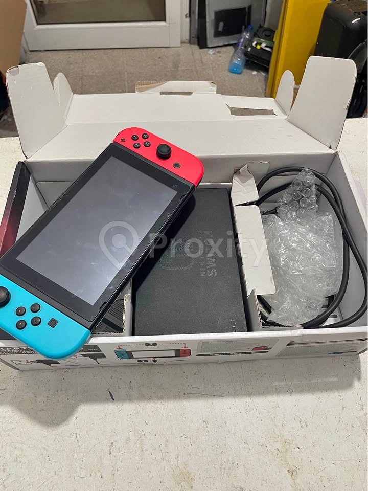 Nintendo Switch V1 d'occasion à Hammam Sousse avec paquet et accessoires – 500 DT