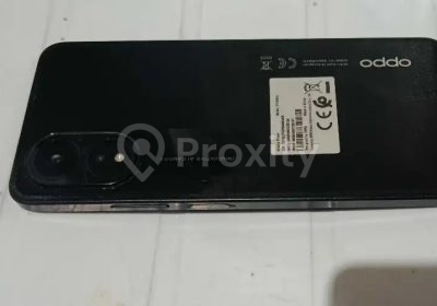 Face arrière noire de l’OPPO A38 d’occasion avec double appareil photo