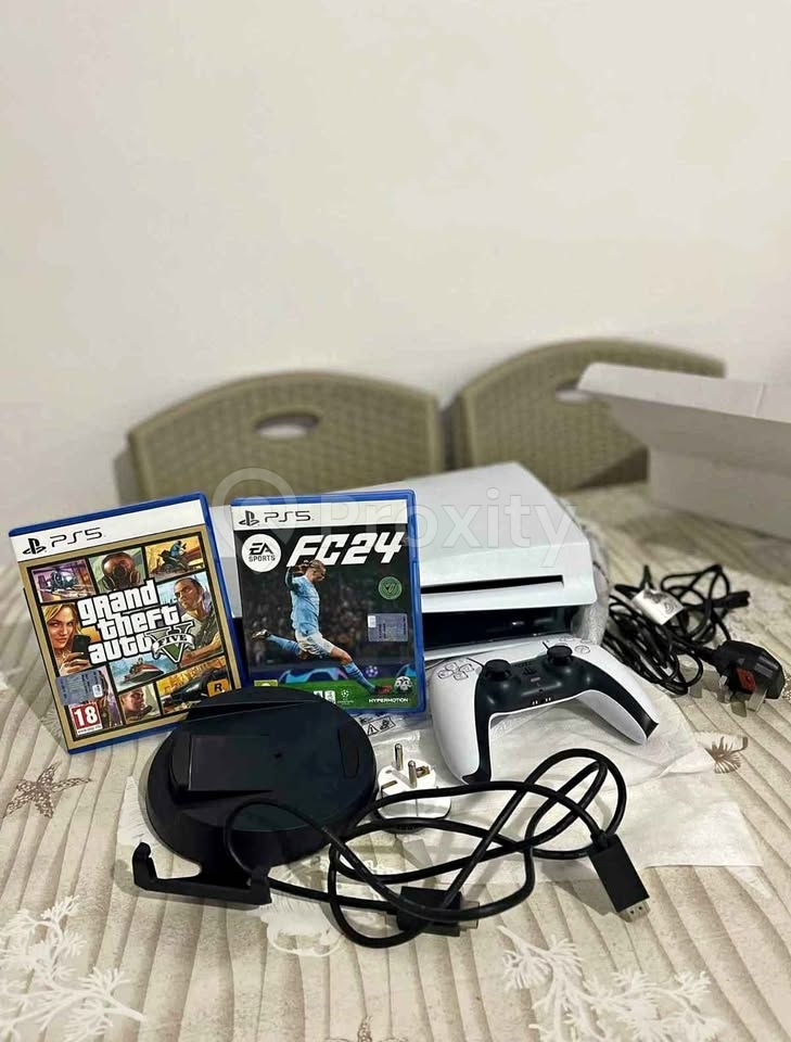 Console Sony PlayStation 5 Standard à vendre à Tunis