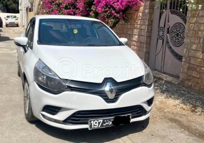 Renault Clio 4 Dynamique 2017 blanche vue de face à Ksar Saïd