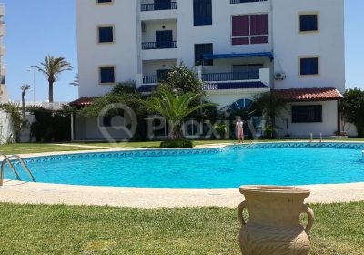 Piscine collective de la résidence avec appartement à louer à Mrezga