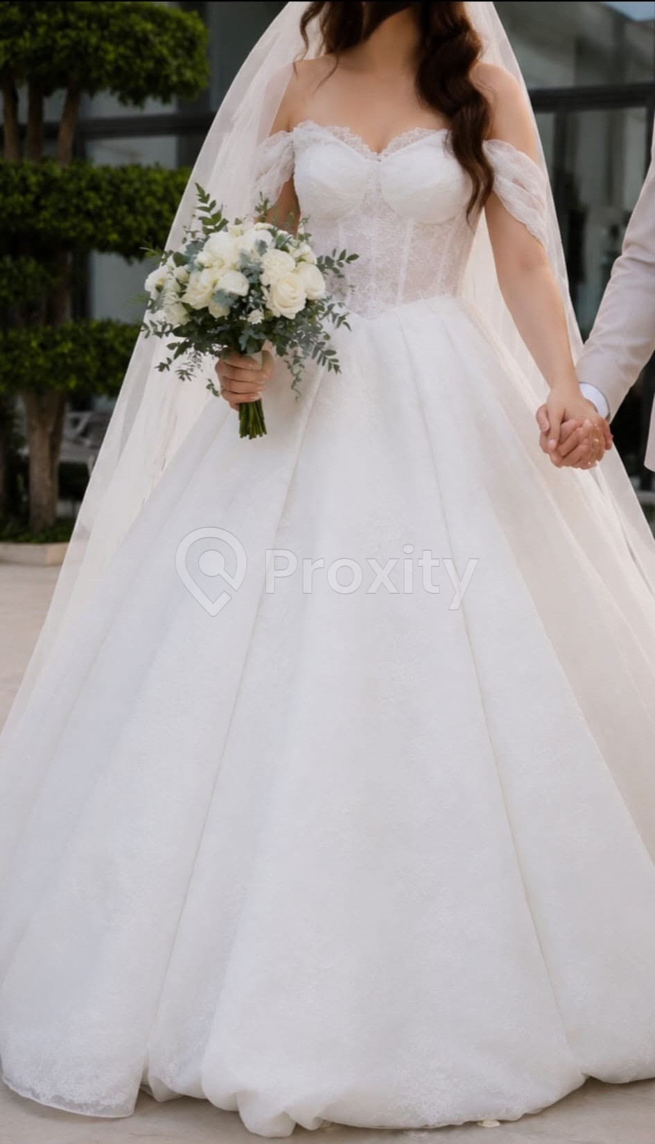 robe-mariee-princesse-voile-bouquet-exterieur