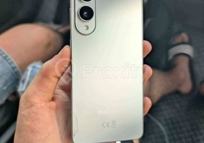 Samsung Galaxy S25 Edge 256 Go argenté d’occasion à Tunis vu de dos