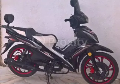 Sanya X1000 125 cc noire et rouge d’occasion à Bizerte vue de profil gauche