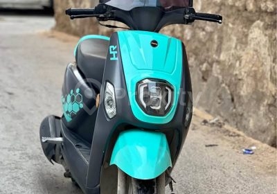 Scooter Pista HR turquoise et noir d’occasion à vendre à Kélibia