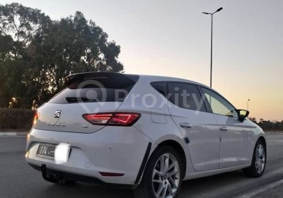 Seat Leon Style blanche vue arrière latérale à Tunis