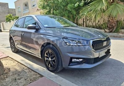 Skoda Fabia 2023 essence 5 CV vue avant à vendre à Grombalia