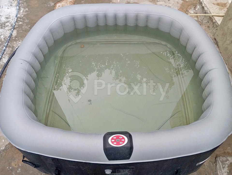 Spa gonflable Habitat & Jardin avec chauffage et bulles – 700 DT