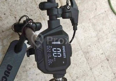 Tableau de bord de la trottinette électrique Ducati Pro 2 Plus à Ben Arous