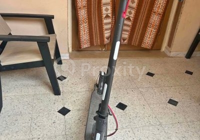 Trottinette électrique Xiaomi d'occasion en bon état à vendre à Msaken
