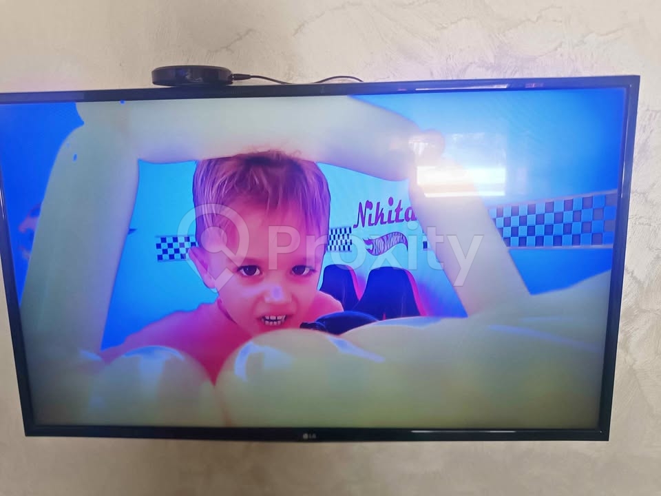 TV LG 43 pouces en bon état à vendre à Raoued
