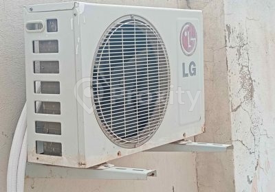 Unité extérieure du climatiseur LG 12000 BTU chaud froid d’occasion à Tunis