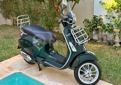 Vespa Primavera Touring 50 cm³ 2021 vert métallisé d’occasion à Ben Arous