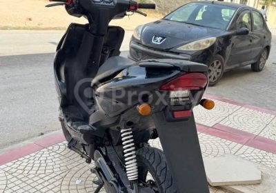 Scooter Yamaha Nitro 2008 à vendre à Nabeul vue arrière