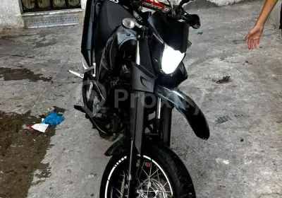 Yamaha XTX 660 noire d’occasion photographiée de face au Kram