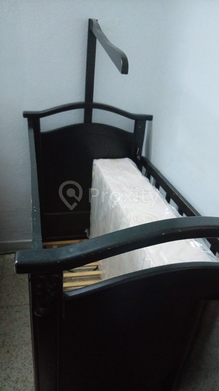 Lit en bois et matelas