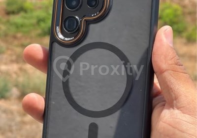 Face arrière et appareils photo du Samsung Galaxy S22 Ultra avec étui de protection