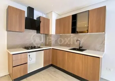 Cuisine américaine équipée de l’appartement S+1 neuf à Jardin d’El Ghazela