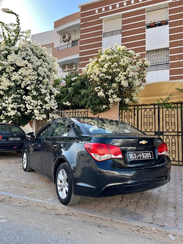 Chevrolet Cruze LS 2013 1.6 essence à vendre à El Mourouj 6