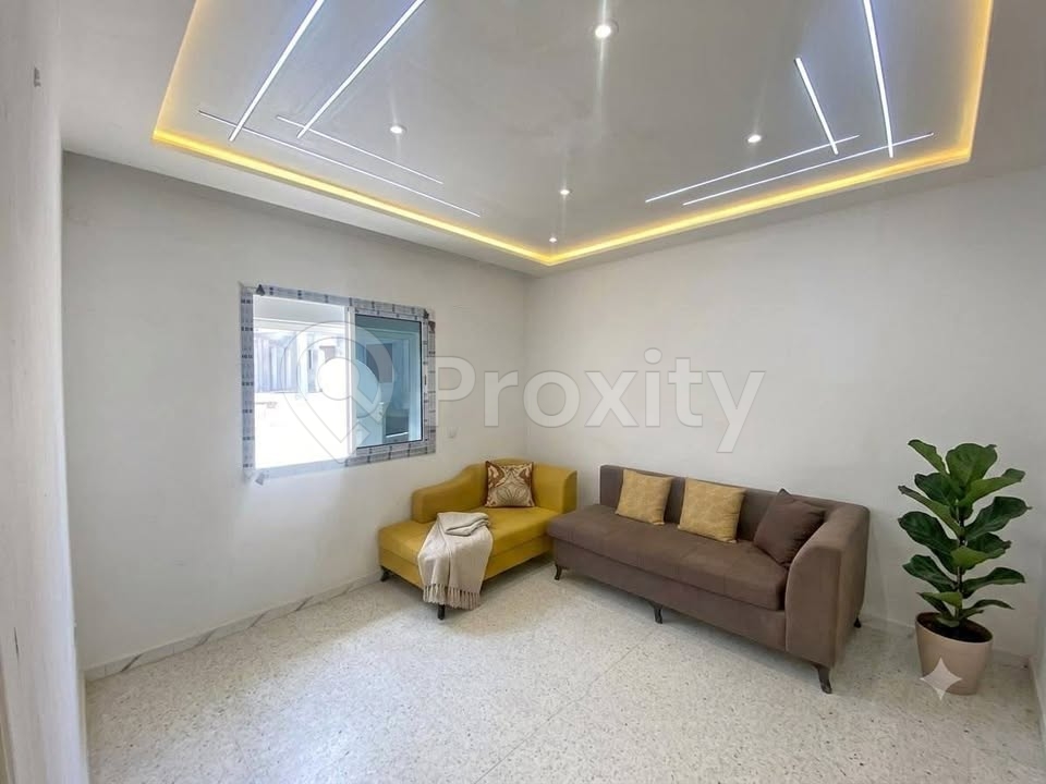 Étage de villa S+3 avec grande terrasse à louer à La Manouba