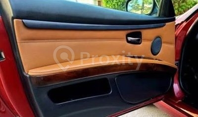 Garniture de porte de BMW E92 avec cuir marron et insert décoratif en bois