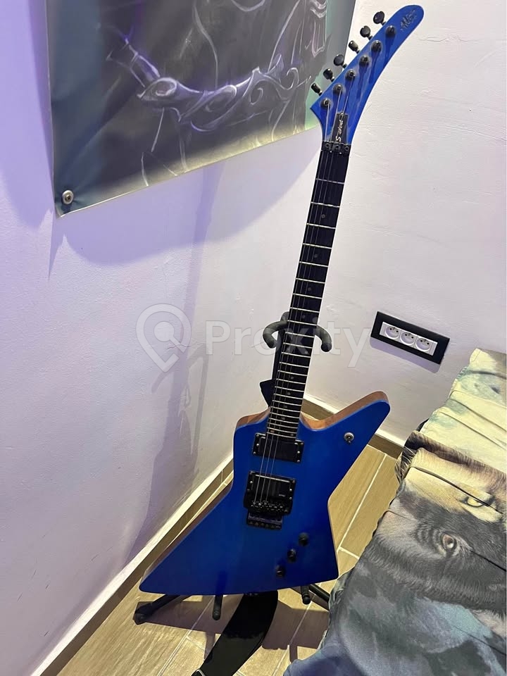 Guitare électrique avec micros actifs EMG à vendre à Tunis – 1 500 DT