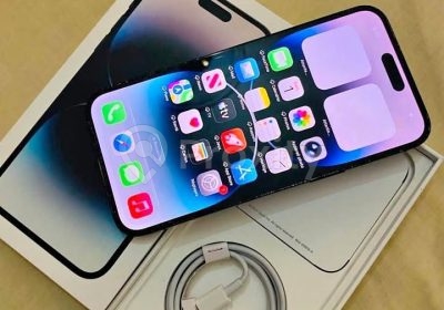 iPhone 14 Pro Max 128 Go avec écran allumé et boîte à Tunis