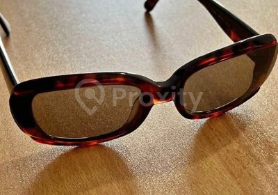Lunettes de soleil pour femme en bon état à vendre à Mahdia