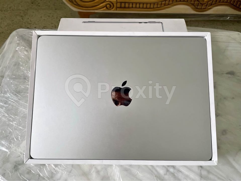 MacBook Air M3 13 pouces 8 Go / 256 Go comme neuf à Tunis