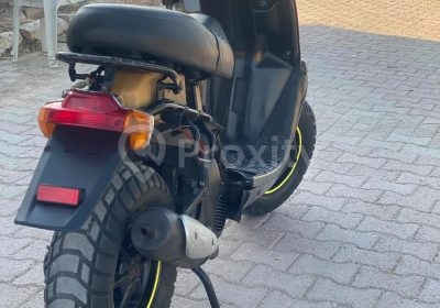 Vue arrière du scooter MBK Booster Spirit d’occasion à Oued Ellil