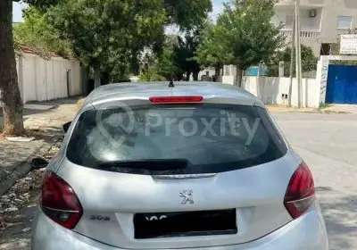 Peugeot 208 essence fin 2019 d’occasion vue arrière à La Marsa