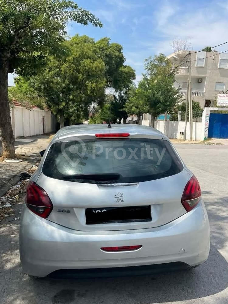 Peugeot 208 essence 5 CV fin 2019 à vendre à La Marsa