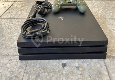 PS4 Pro 1 To d’occasion avec manette à vendre à Sfax