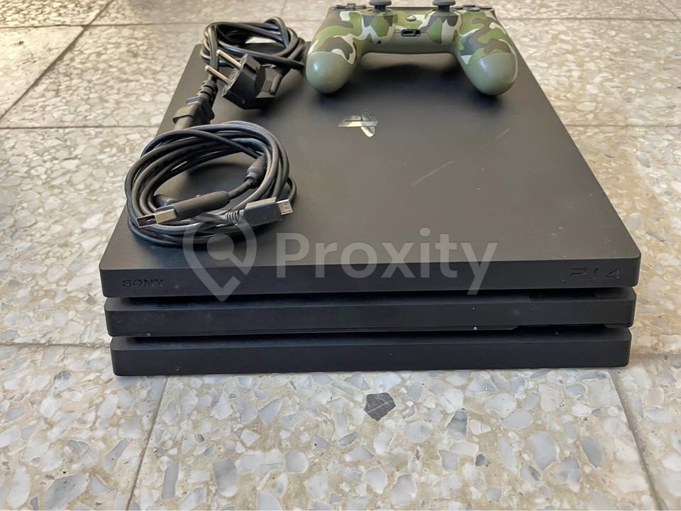 PS4 Pro 1 To version 11.00 avec manette à vendre à Sfax – 750 DT