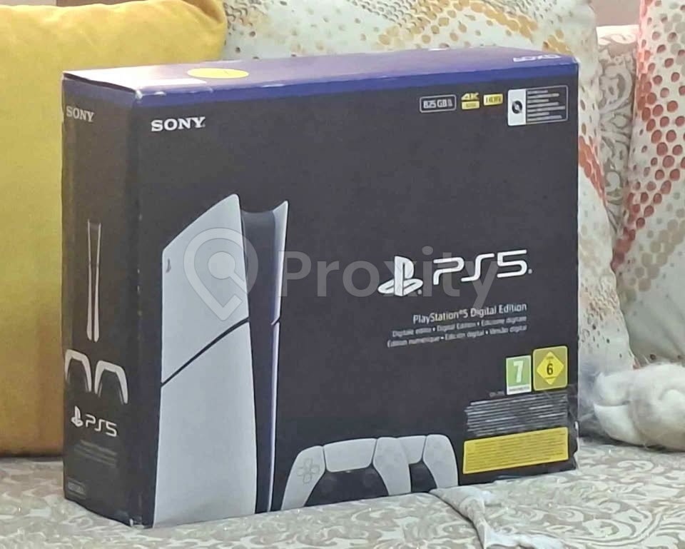 PS5 Slim Digital CFI-2116 avec 2 manettes à vendre à Gabès – 2200 DT