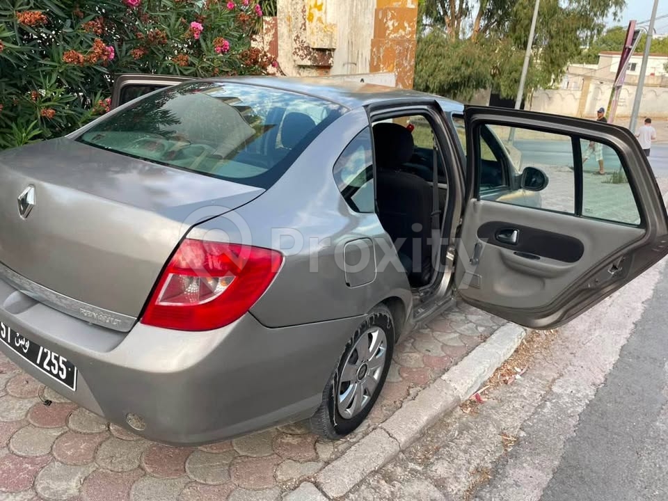 renault-symbol-2011-portes-arriere-habitacle-bizerte