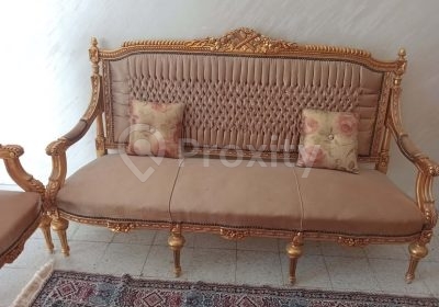 Canapé de salon Louis XV beige en bon état à vendre à Jammel
