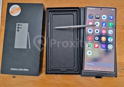 Samsung Galaxy S24 Ultra 256 Go allumé avec S Pen et boîte à Carthage