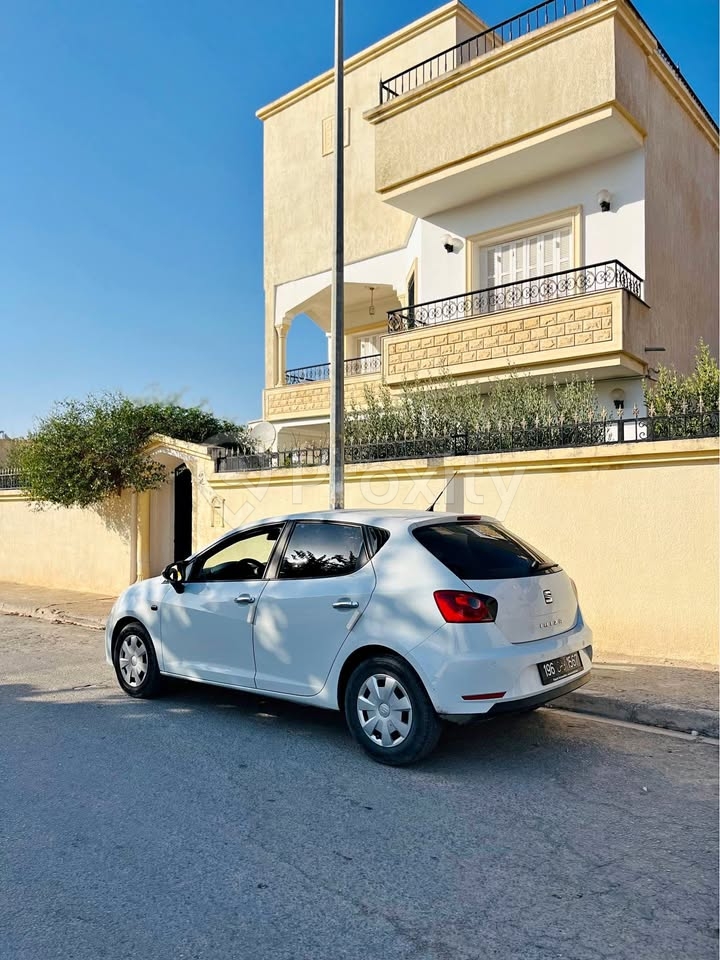 Seat Ibiza 2017 4 CV essence 171000 km à vendre à Tunis