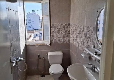 Salle d’eau du studio S+1 à louer Route Lafrane à Sfax