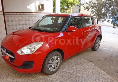 Suzuki Swift rouge de 2022 vue avant trois quarts à vendre à Manouba