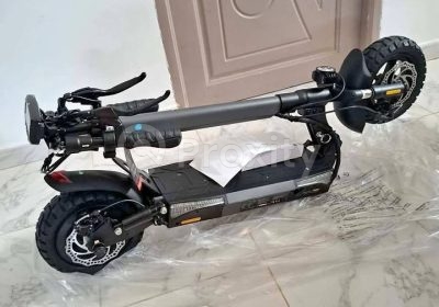 Trottinette électrique iScooter W9 neuve pliée et importée de France à Bizerte