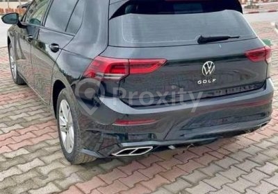 Volkswagen Golf 8 2021 d’occasion vue trois-quarts arrière à Carthage