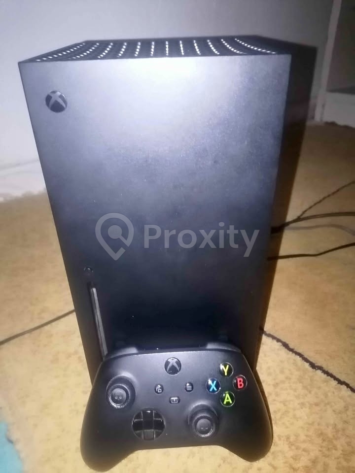 Xbox Series X avec manette à vendre à Tunis – 1 500 DT
