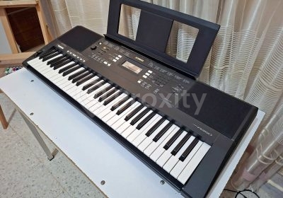 Clavier arrangeur oriental Yamaha PSR-A350 d’occasion avec pupitre à Jammel