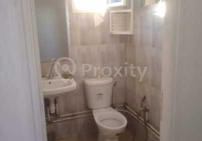 Salle de bain de l’appartement meublé à louer près de l’ISIMM à Monastir