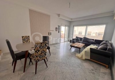 Grand salon et salle à manger d’un appartement S+2 à louer à El Menzah 9 C