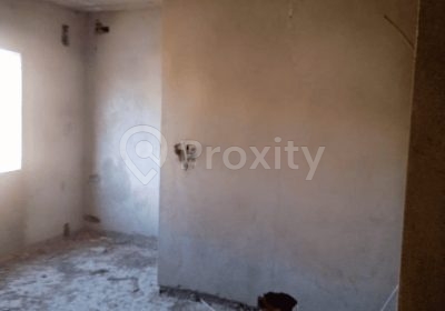 Pièce intérieure en cours de finition dans un appartement à El Yasminette Ben Arous